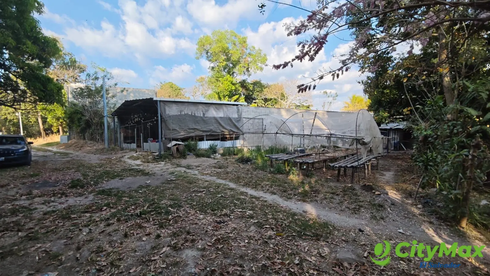 Casa en venta en Cojutepeque Cuscatlán - Fachada de casa y terreno