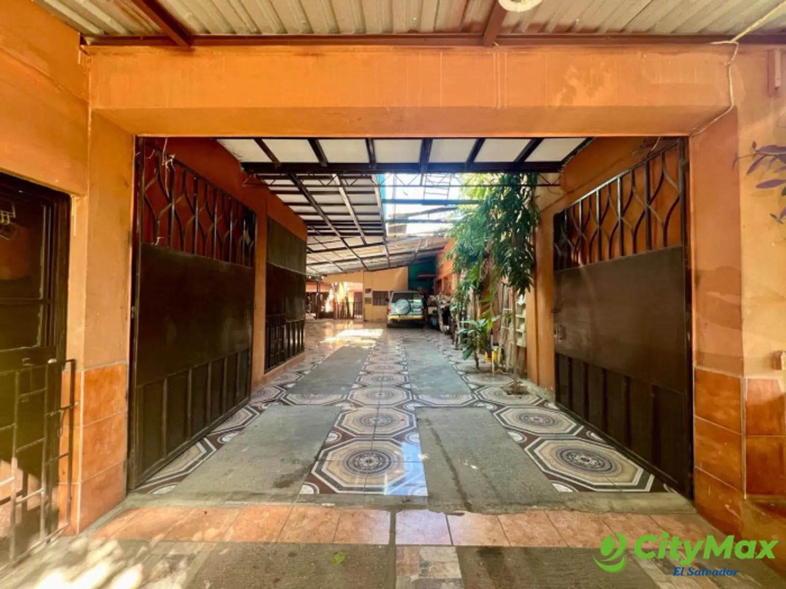 Casa comercial en venta en colonia IVU Santa Ana - ENTRADA PRINCIPAL