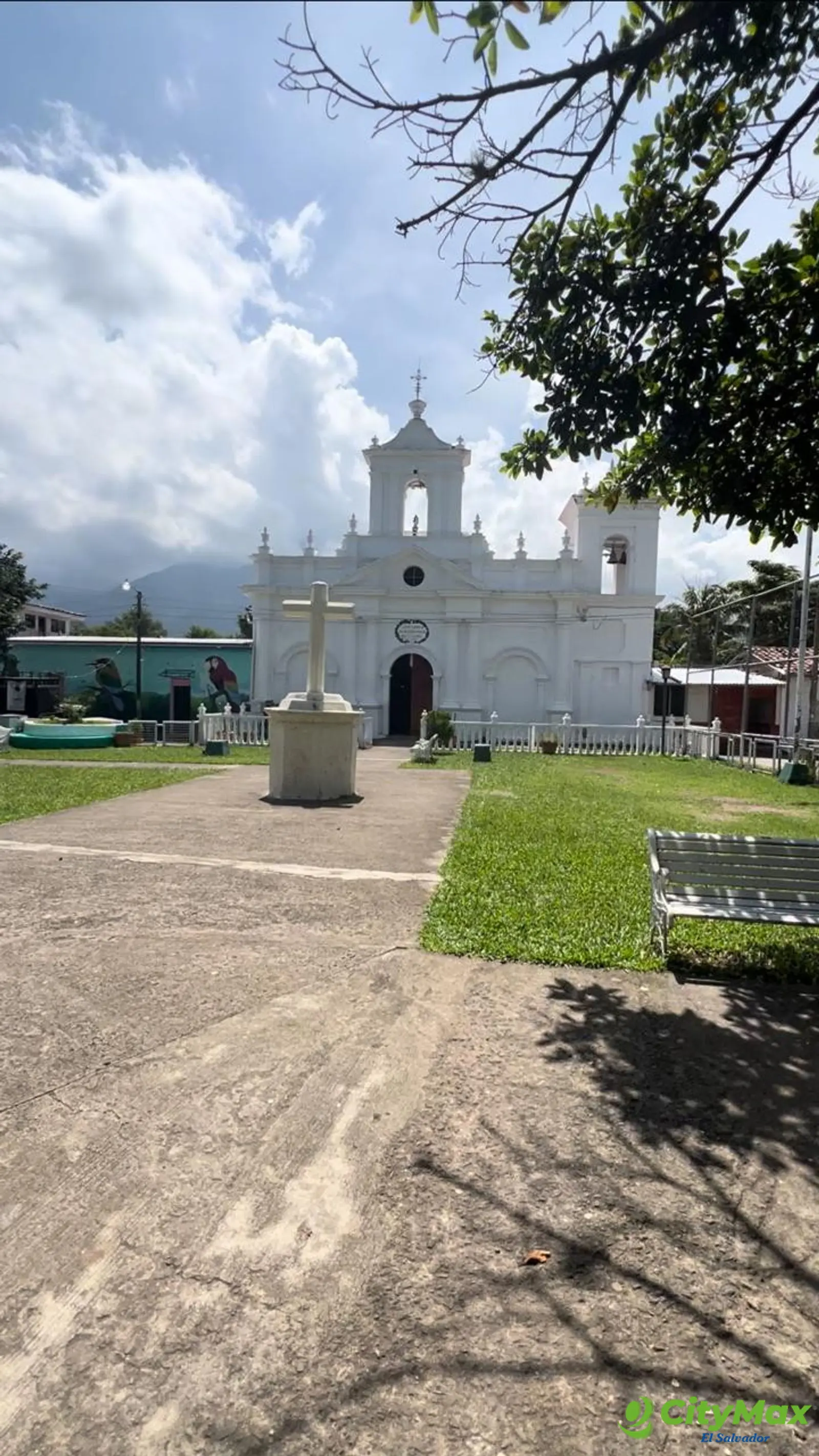 Terreno amplio en venta en Cítala Chalatenango - Iglesia del Parque Central