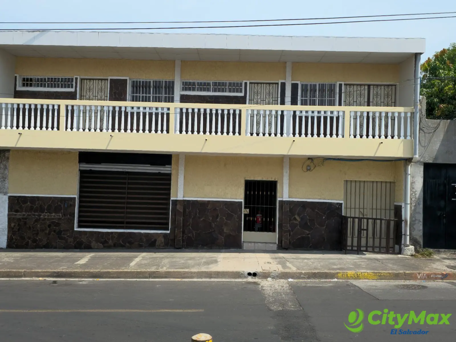 Casa comercial en centro de San Miguel - Fachada