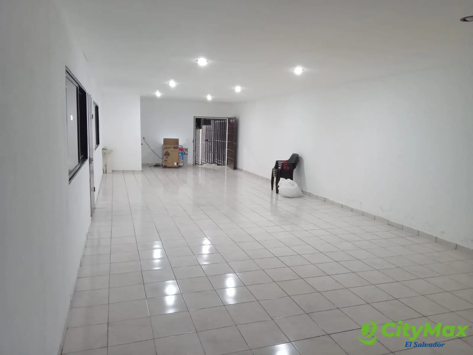 Local comercial en renta en San Juan Opico - Interior de local vista de fondo