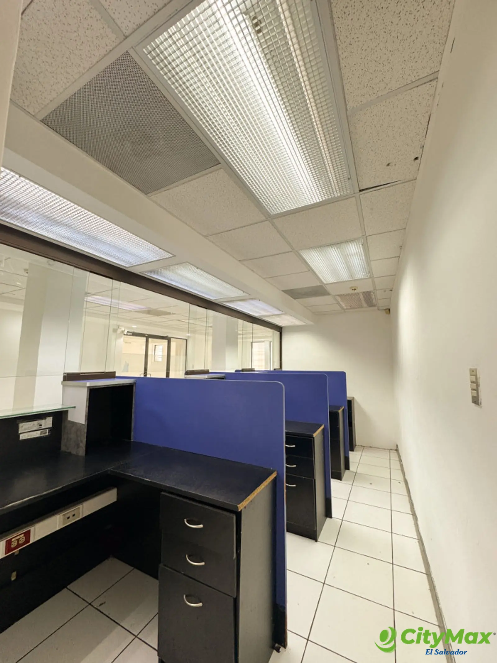 Espacio corporativo en el corazón bancario de Santa Ana - Área de cajas
