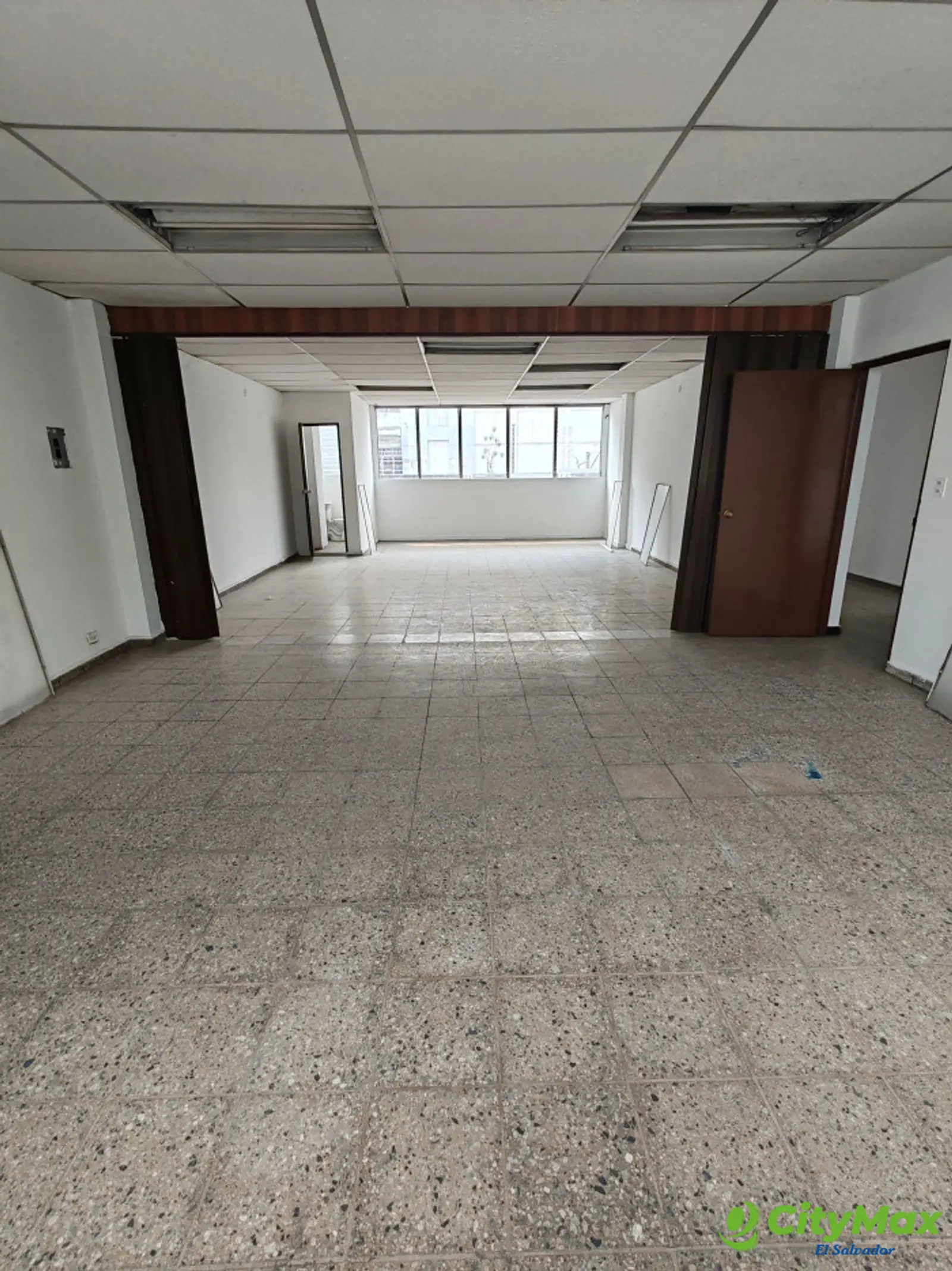 Edificio 1,100 metros en Centro de Gobierno 30 parqueos - foto 4