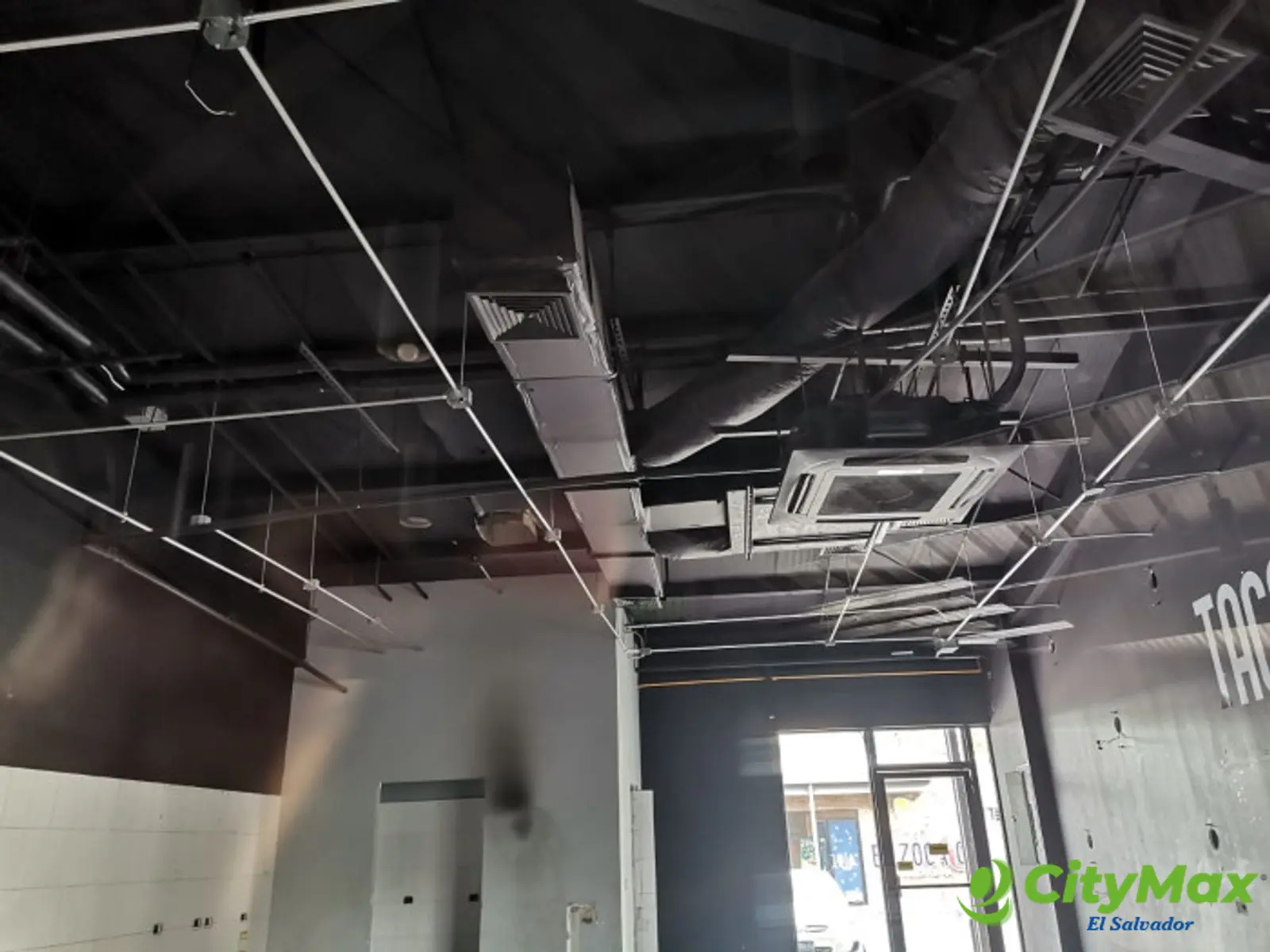 Local en alquiler en centro comercial La Skina 85.67 m² - foto 6