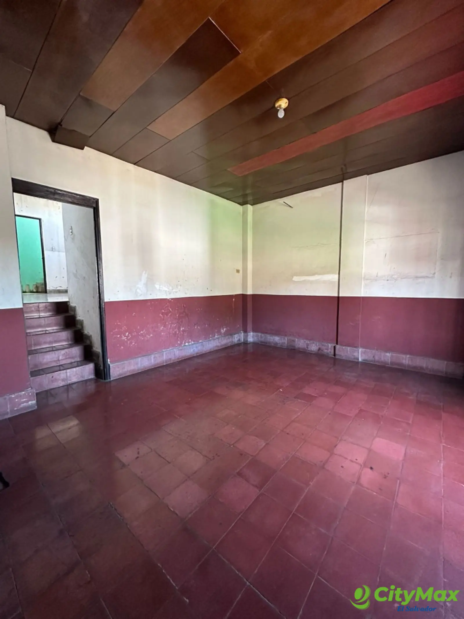 Casa en Venta con 9 Cuartos 7 Baños en Centro Sonsonate - Salón 5
