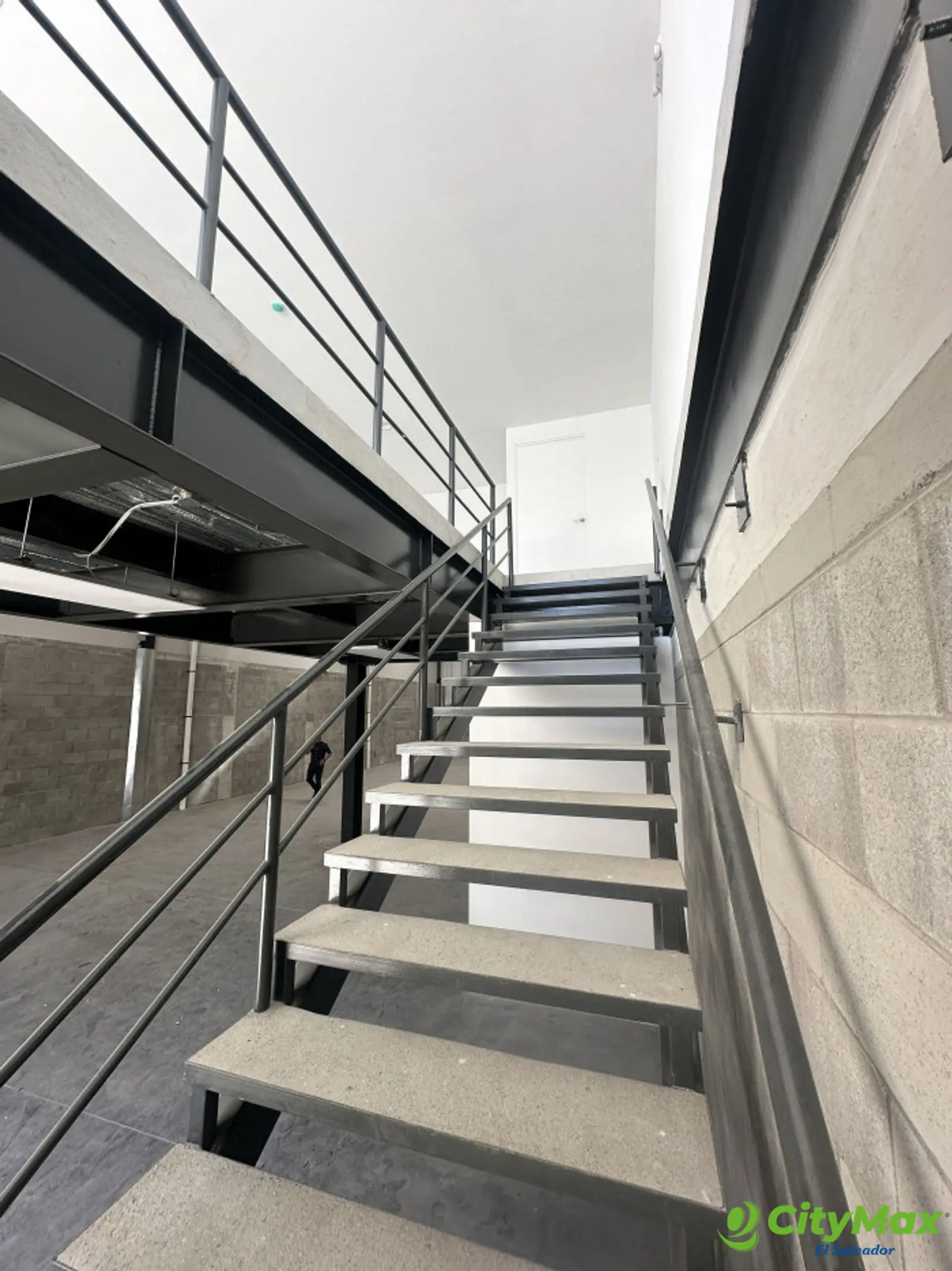 Ofibodega en venta 870 m² cercano redondel Integración - foto 3