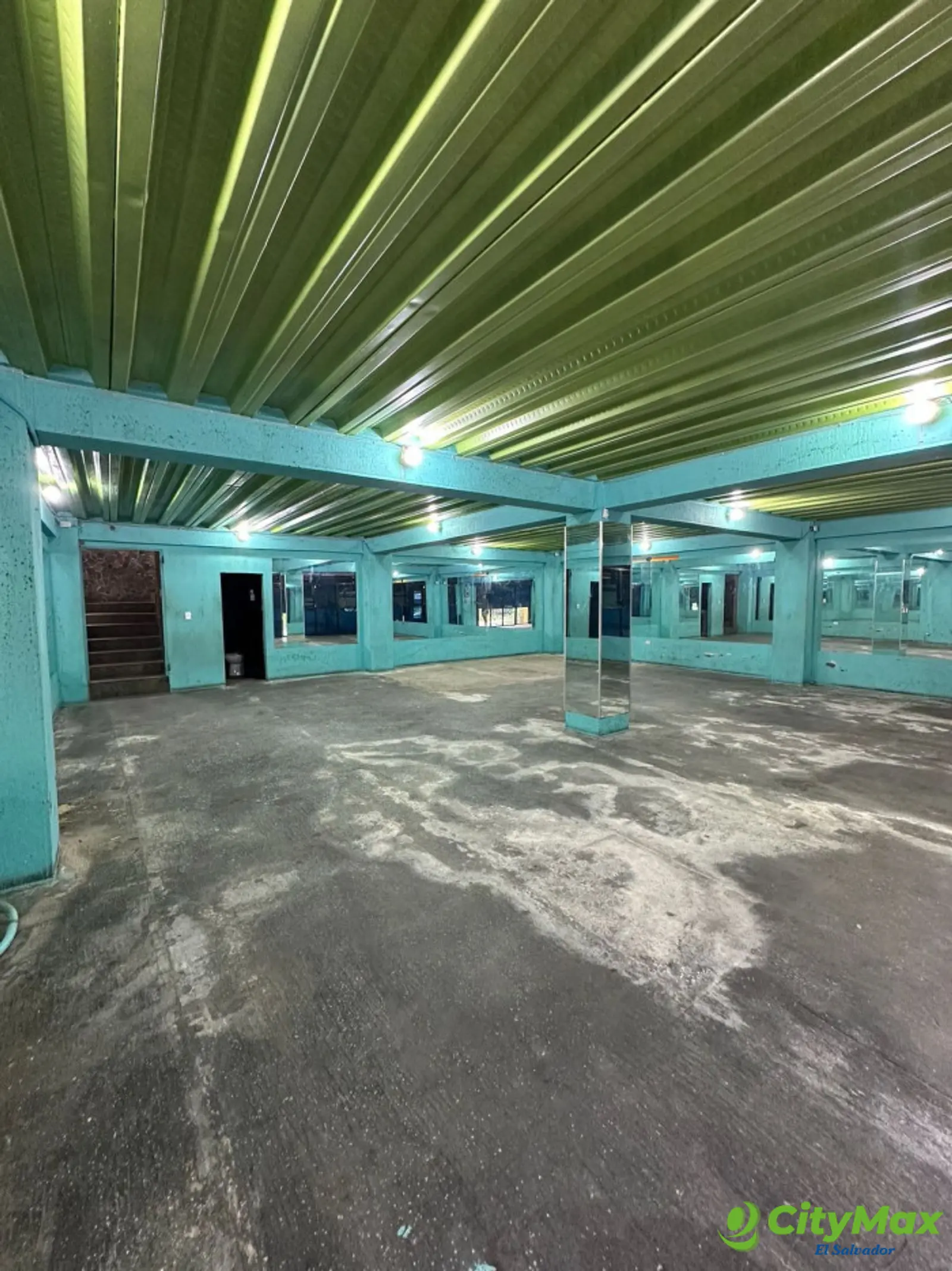 Edificio en venta Congo Santa Ana con 10 parqueos - foto 9