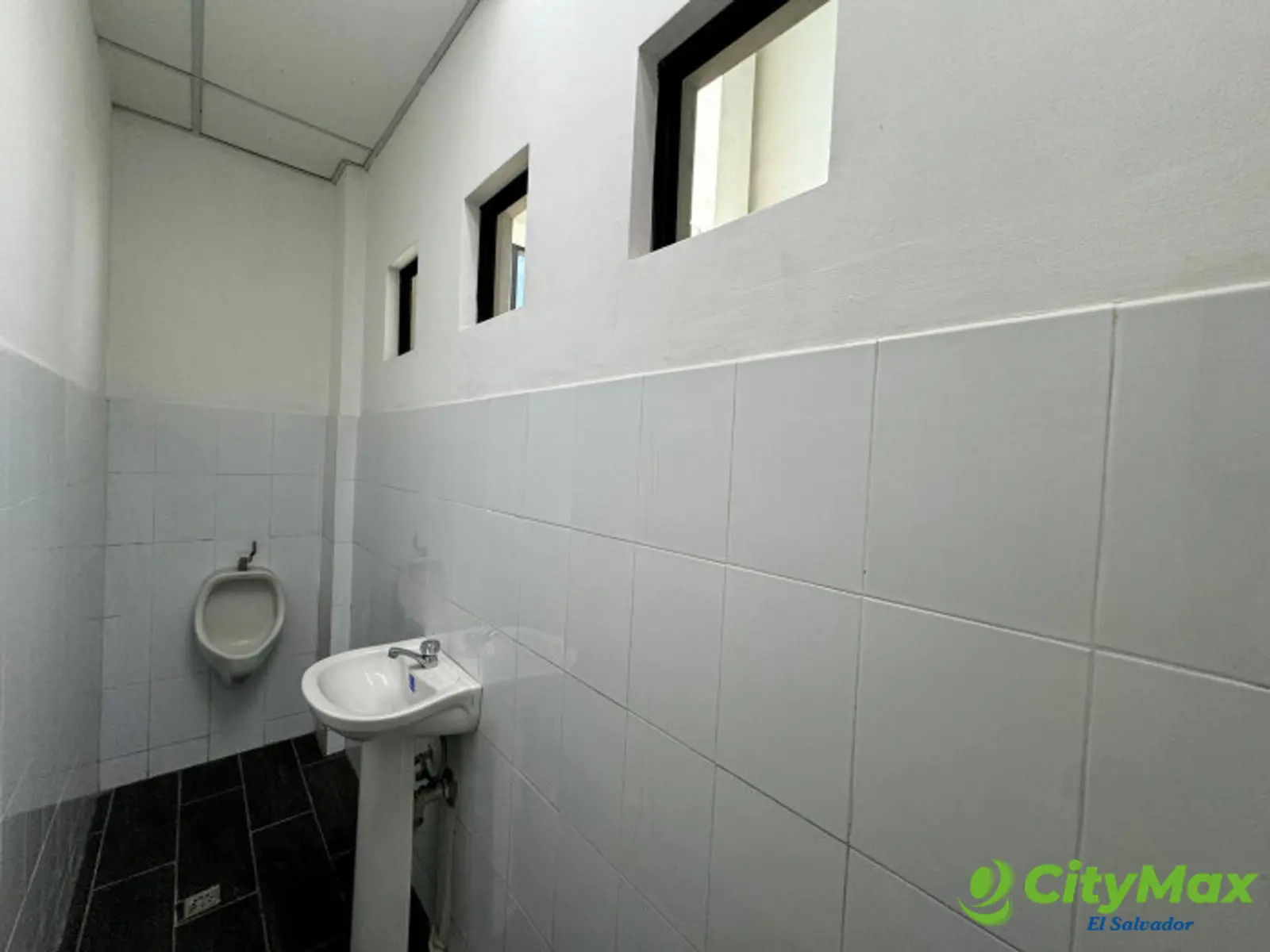 Edificio comercial en venta y renta Colonia Médica  - Baños