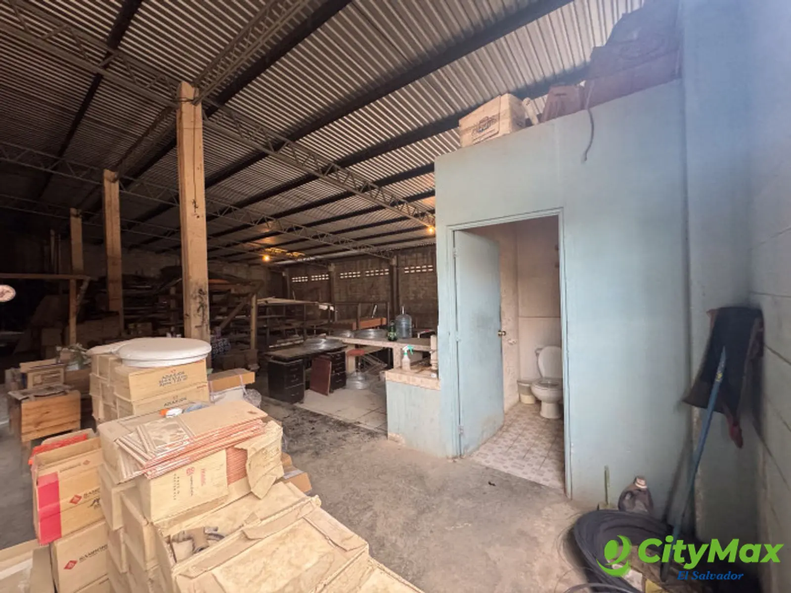 Propiedad comercial Aguilares sala de ventas y bodega - Bodega