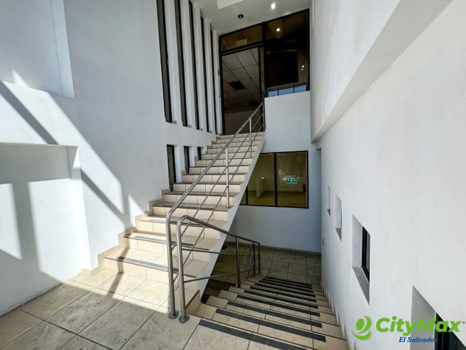 Edificio comercial en venta y renta Colonia Médica  - Gradas