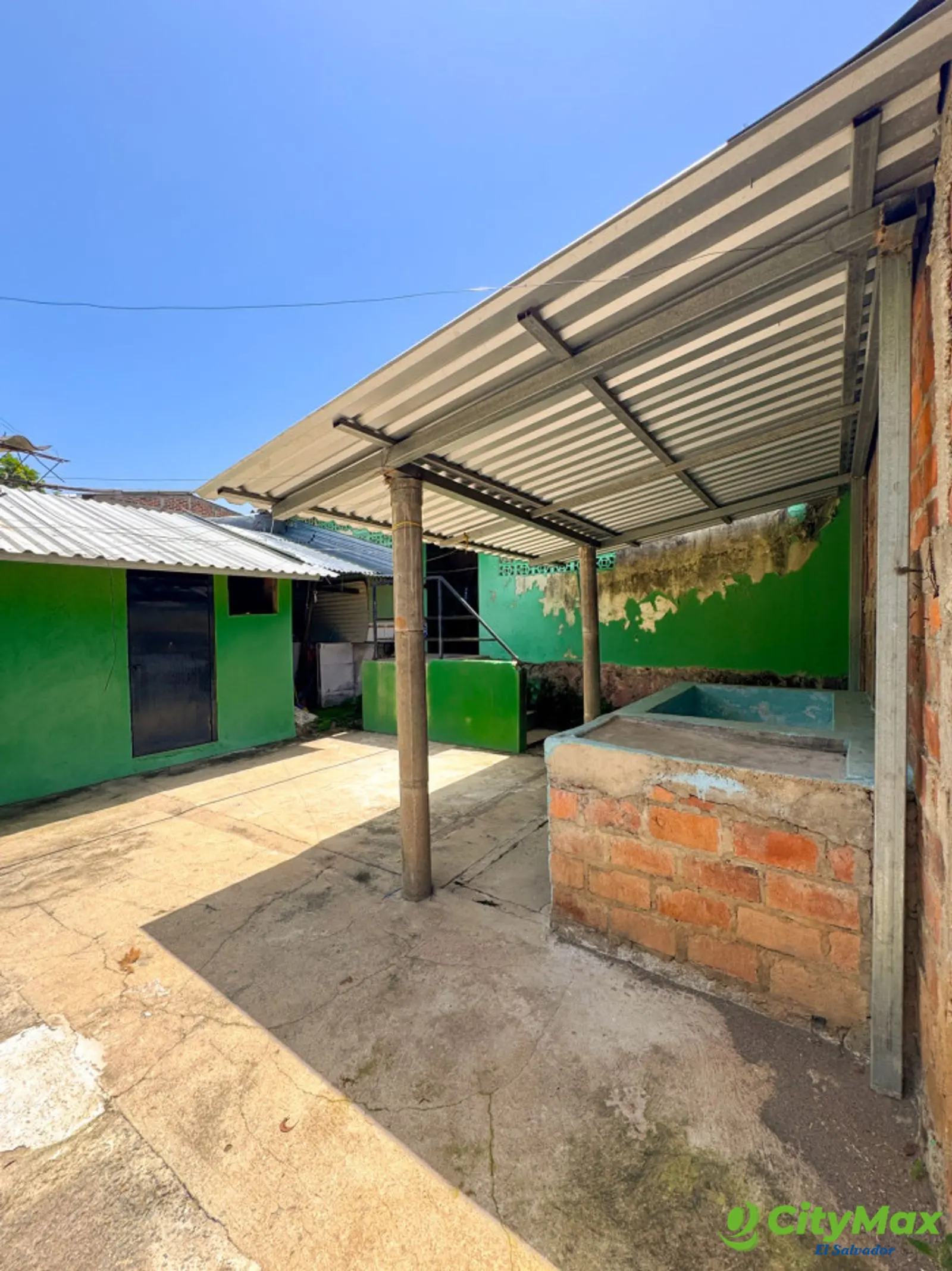 Oportunidad unica Casa en Zacatecoluca - Patio