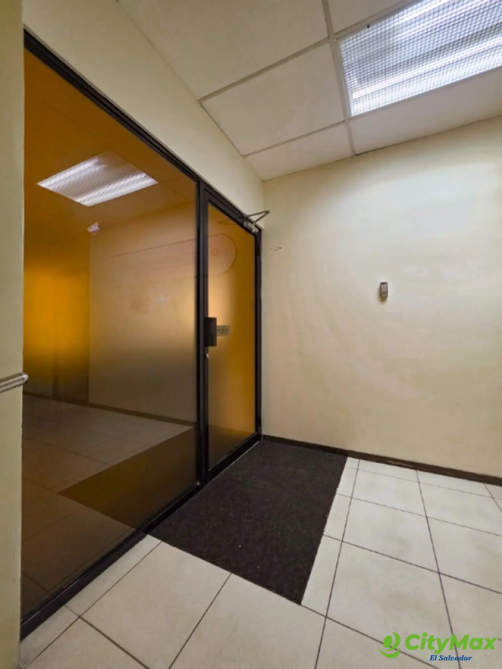 Edificio corporativo venta Santa Elena amplio parqueo - foto 12