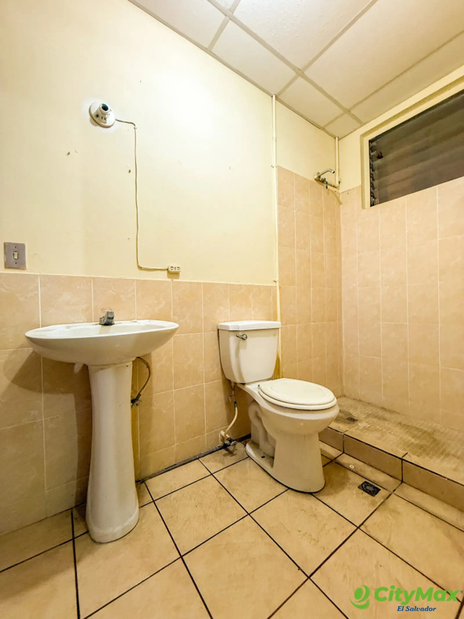 Casa AMPLIA en venta en Colonia Centroamérica - Baño