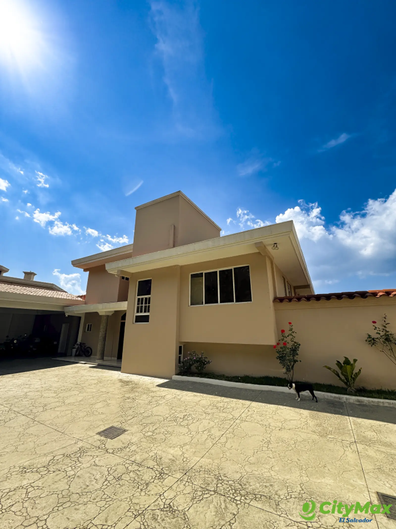 Casa en venta en Portones de Madreselva - Parqueo techado