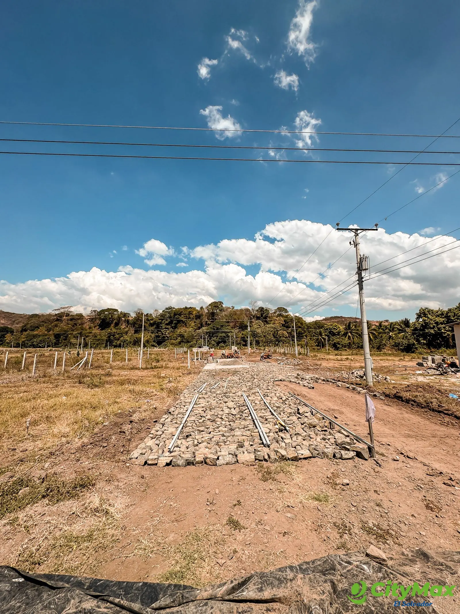 Lote en residencial Terramar San Diego La Libertad - Calles adoquinadas en proceso de construcción