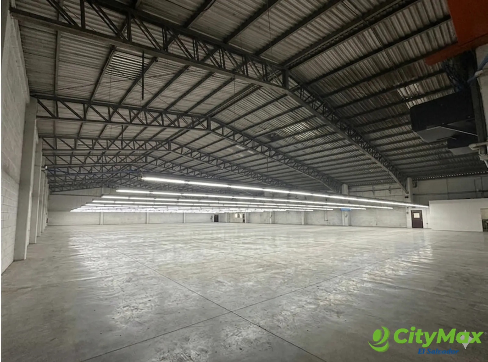 Bodega en el Plan de la Laguna con 5 muelles de carga - foto 3