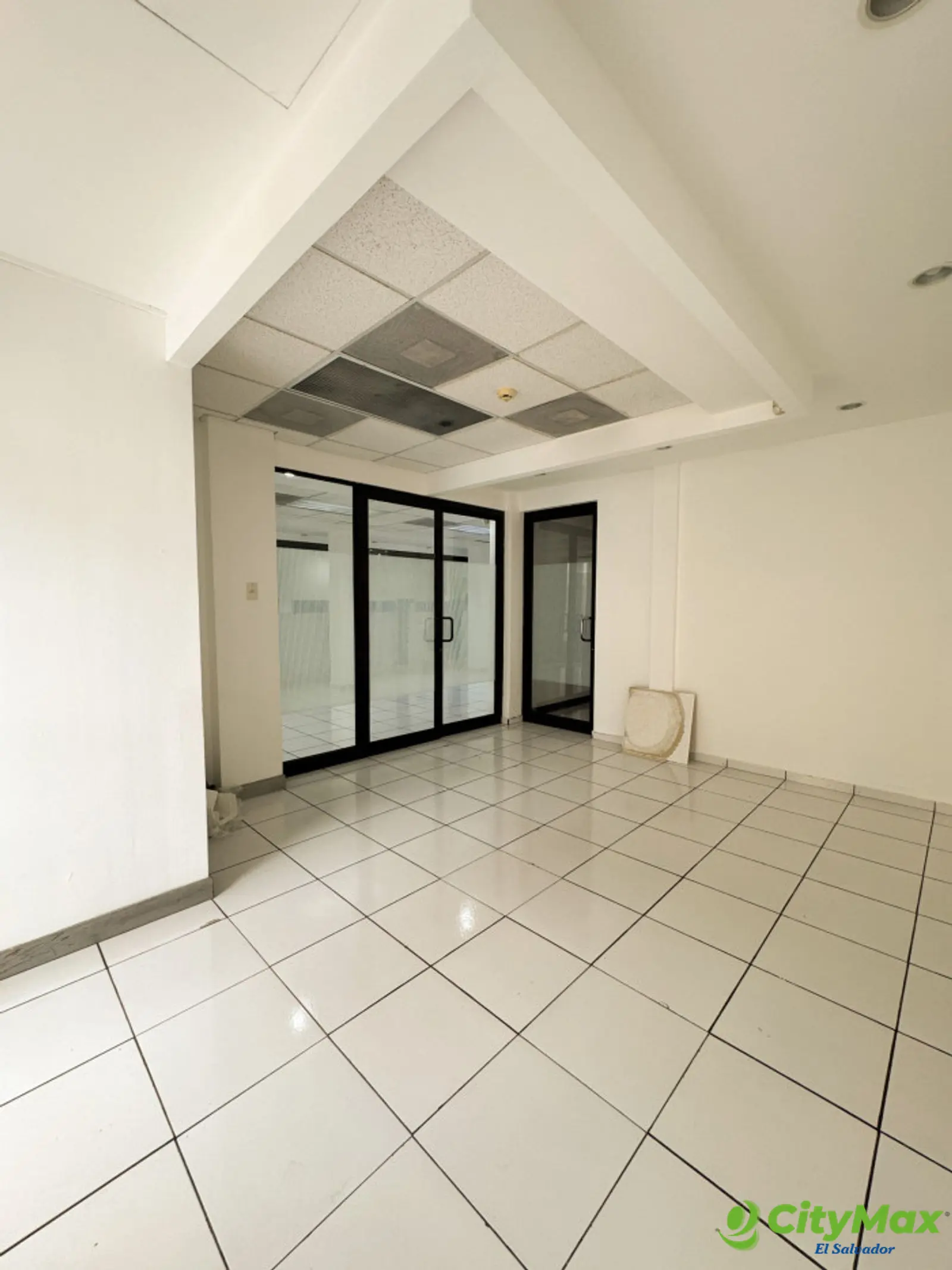 Espacio corporativo en el corazón bancario de Santa Ana - foto 17
