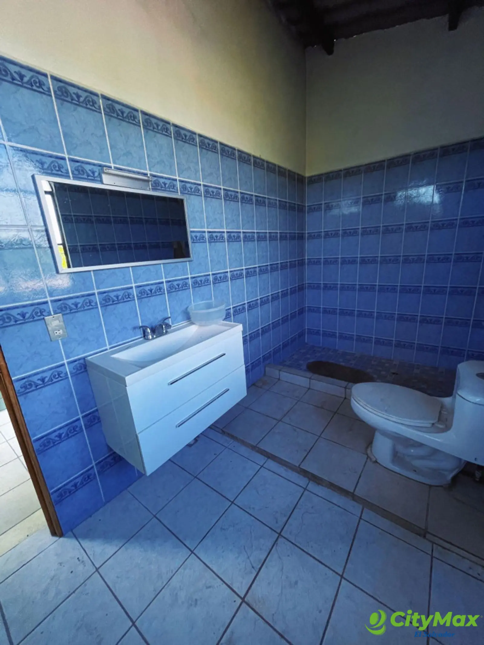 Casa de oportunidad en venta en El Rosario La Paz - Baño segundo nivel