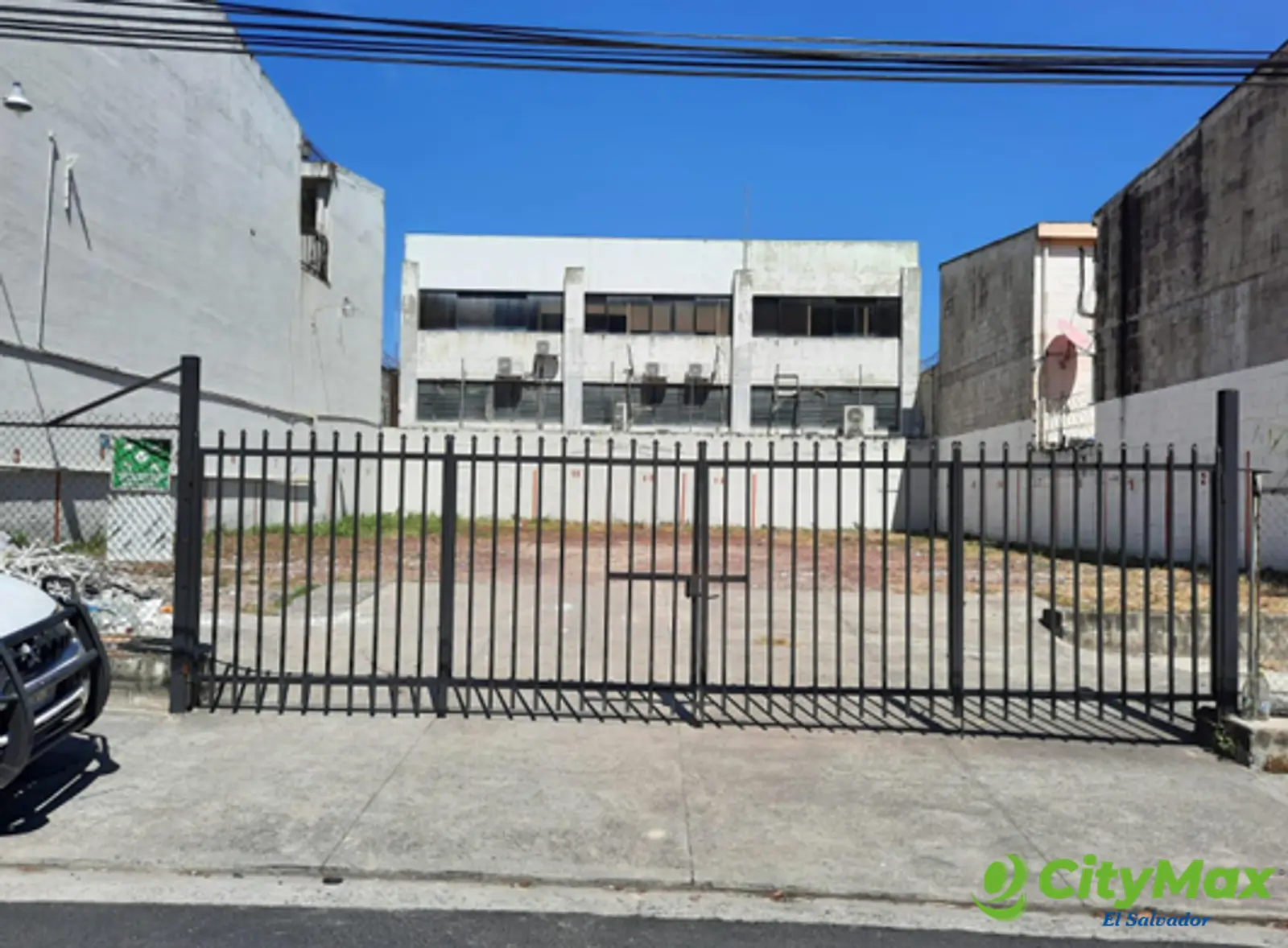 Edificio 1,100 metros en Centro de Gobierno 30 parqueos - foto 8