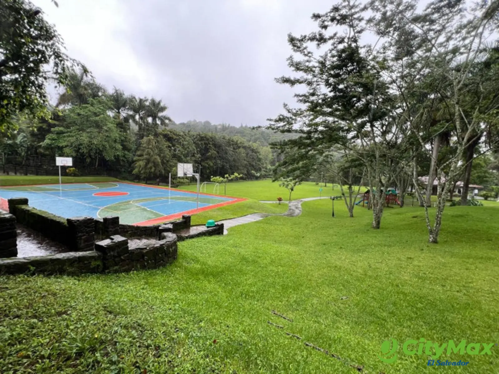 Terreno en venta en Alturas de Tenerife Santa Tecla - AREA RECREATIVA