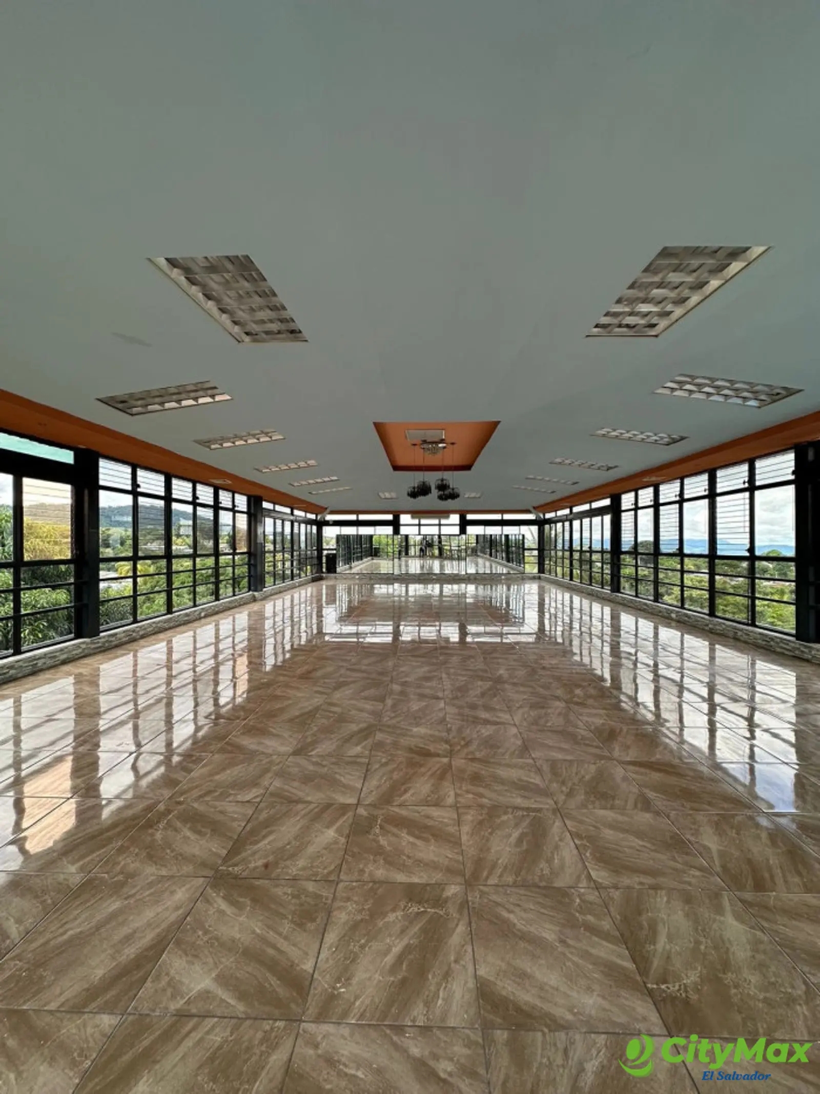 Edificio en venta Congo Santa Ana con 10 parqueos - foto 7