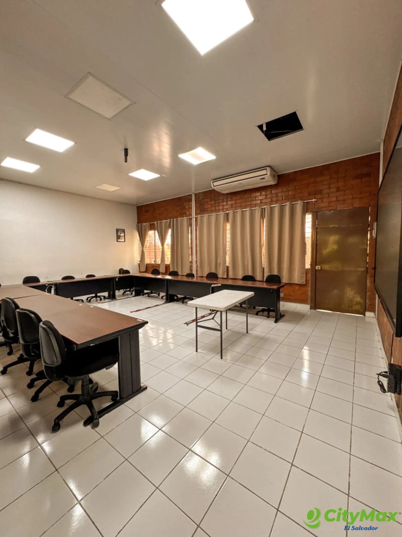 Alquilo propiedad comercial Antiguo Cuscatlán de 650m² - Sala de reuniones