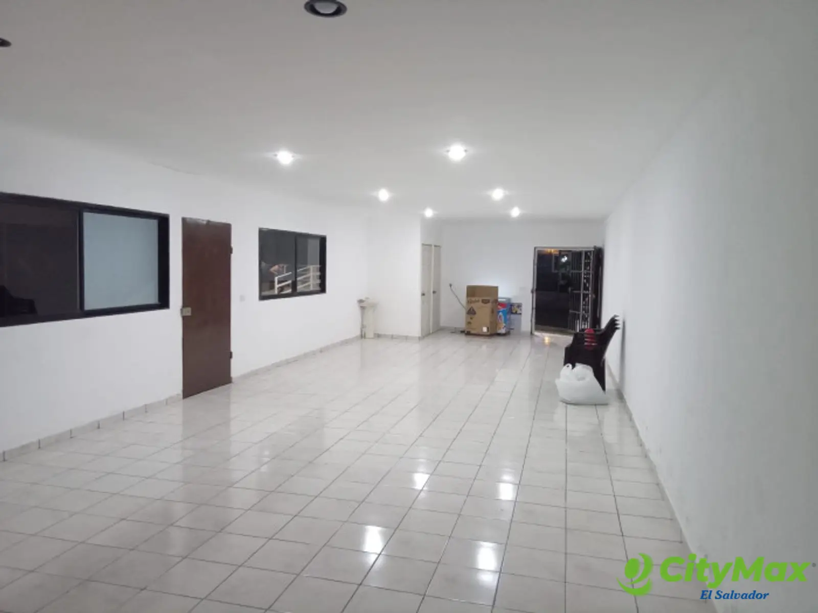 Local comercial en renta en San Juan Opico - Interior de local vista de fondo