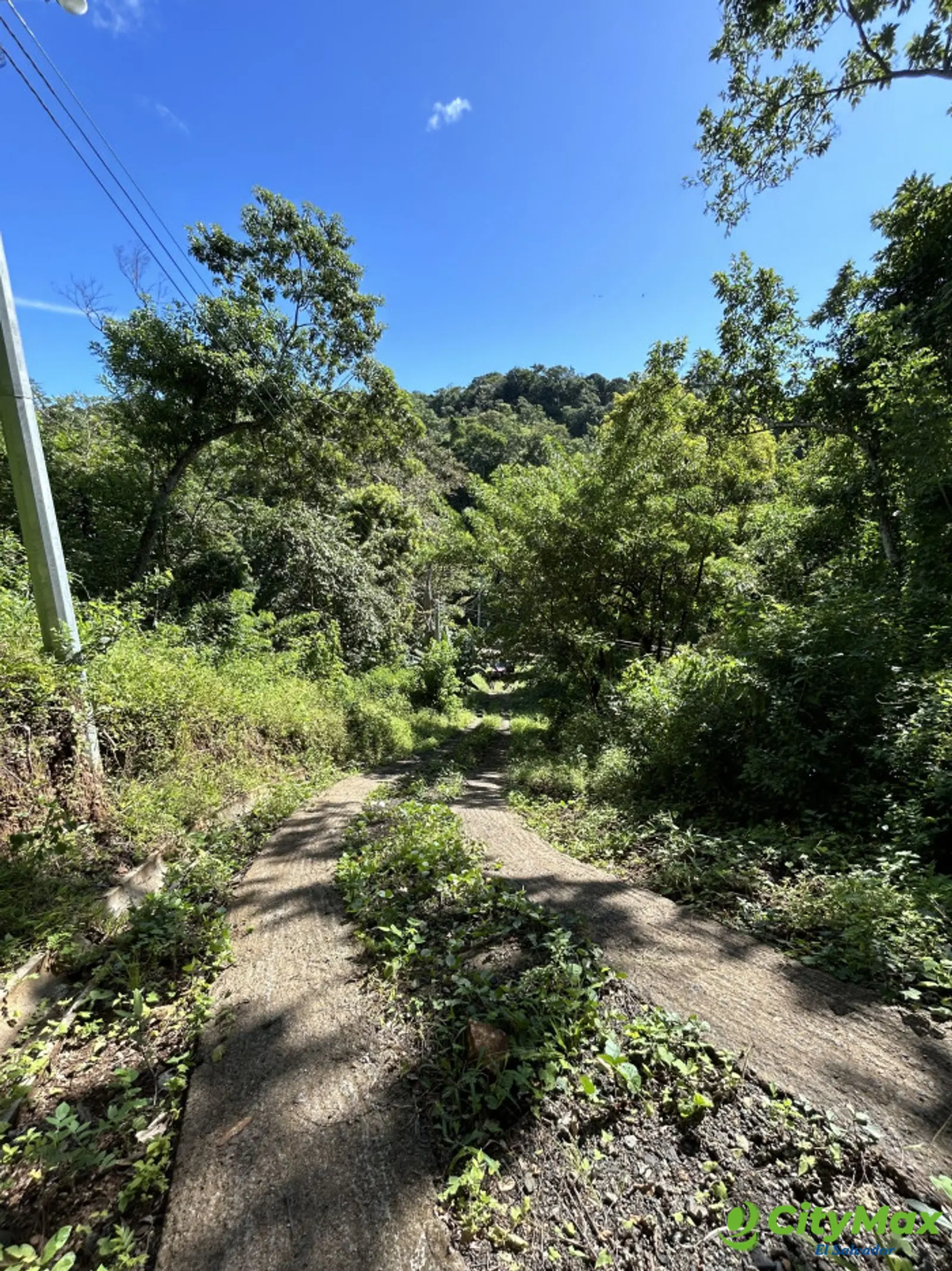 Terreno residencial en venta en Huizucar La Libertad - Vista hacia abjo del poligono