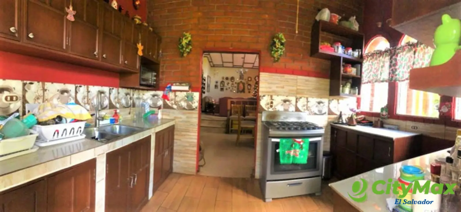 Vendo hermosa y amplia casa en Santa Ana - Cocina