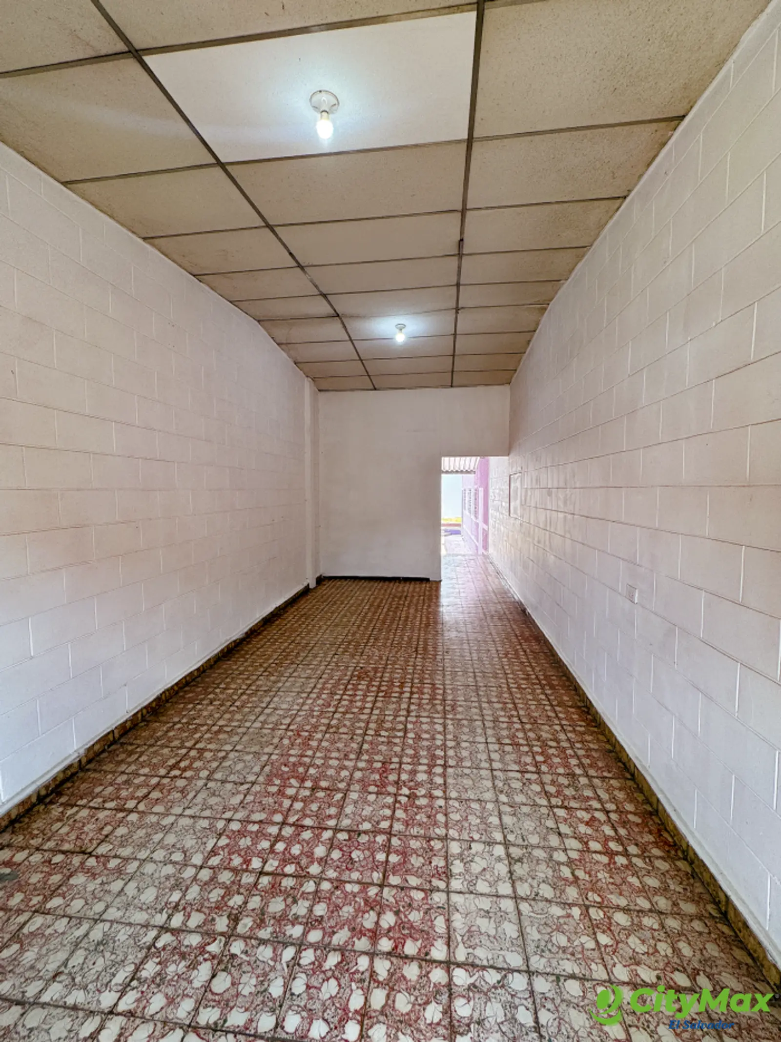 Casa con frente comercial en venta en Santa Ana - foto 3