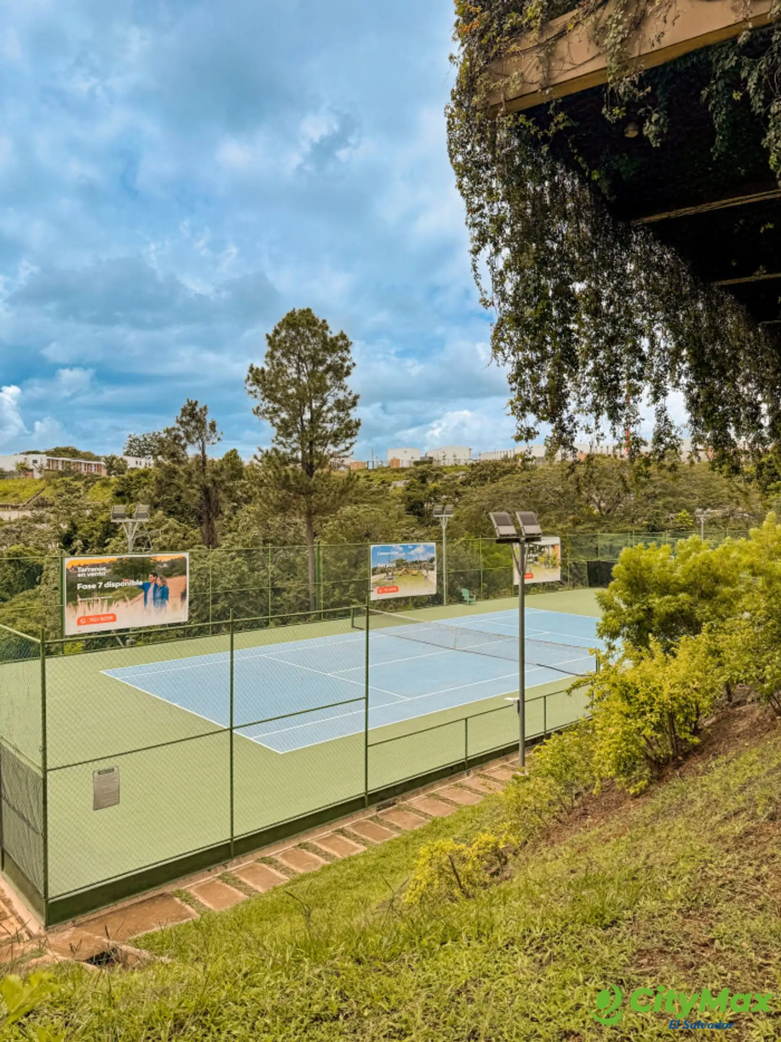 Terreno en venta en residencial Las Luces Zaragoza - cancha de tennis