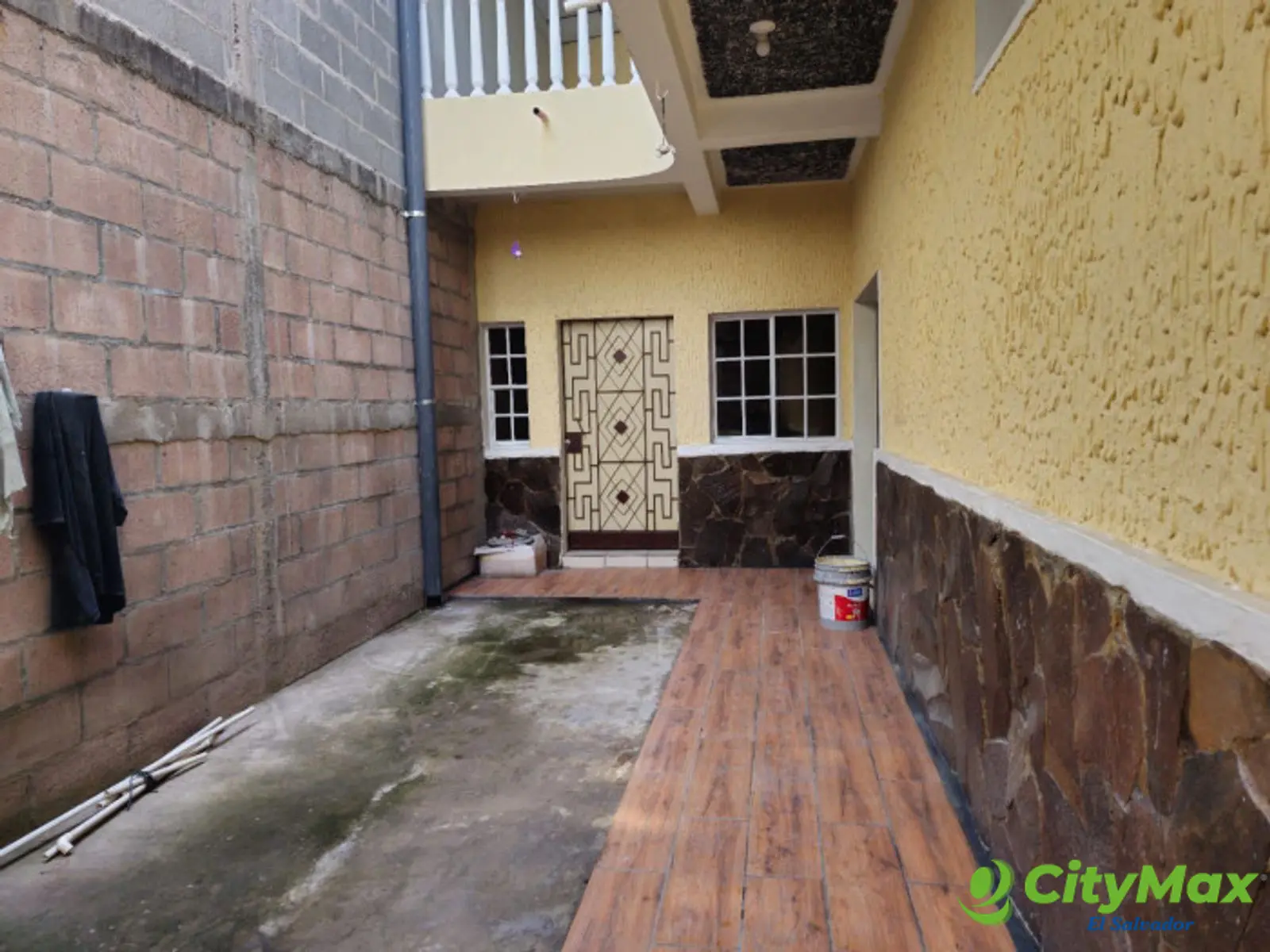Casa comercial en centro de San Miguel - Pasillo