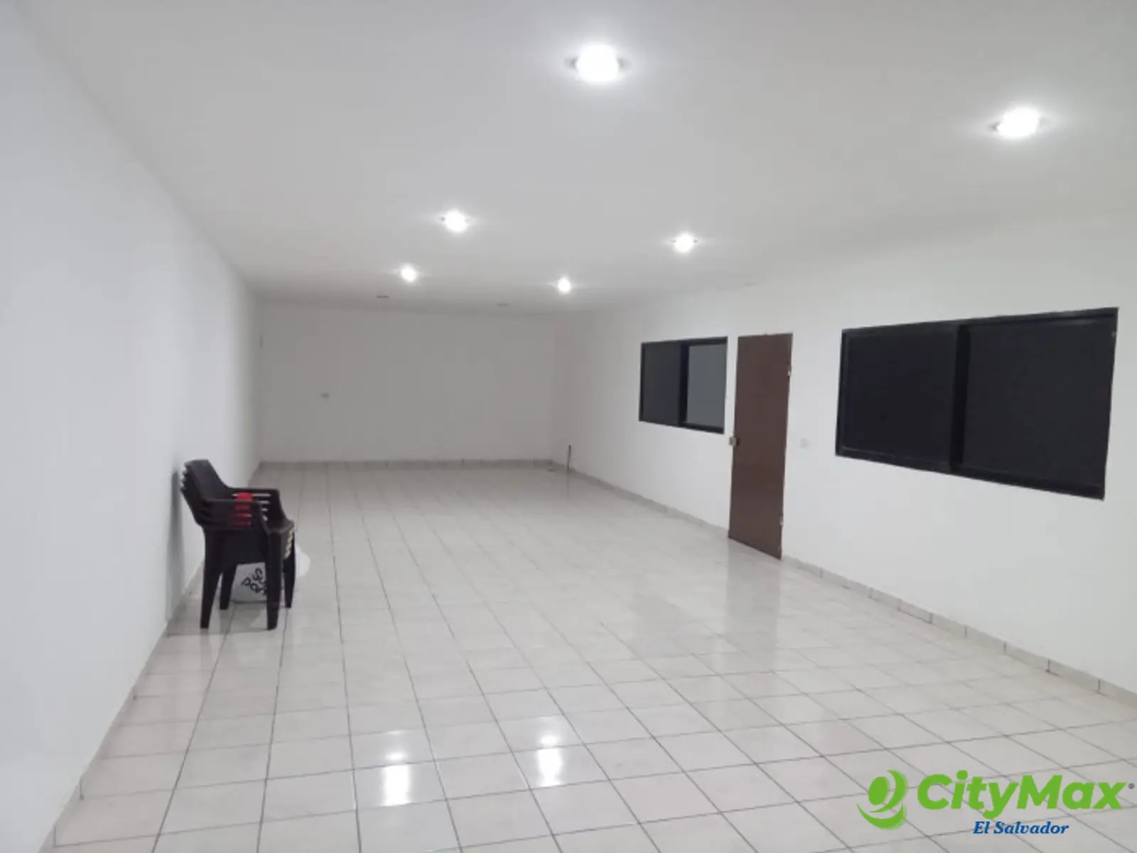 Local comercial en renta en San Juan Opico - Interior de local vista de frente