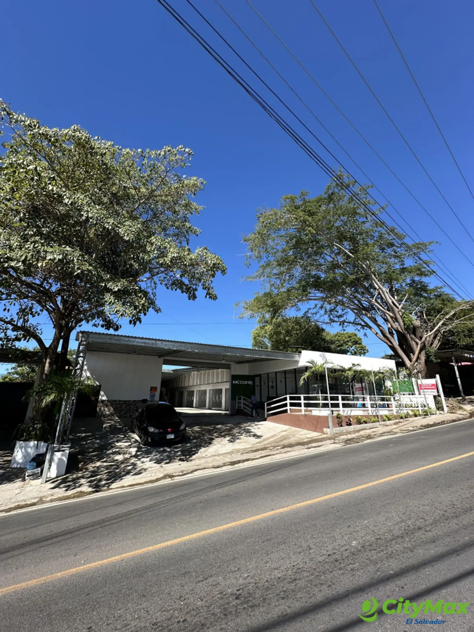 Local comercial en renta en San Juan Opico - Frente de Plaza Comercial