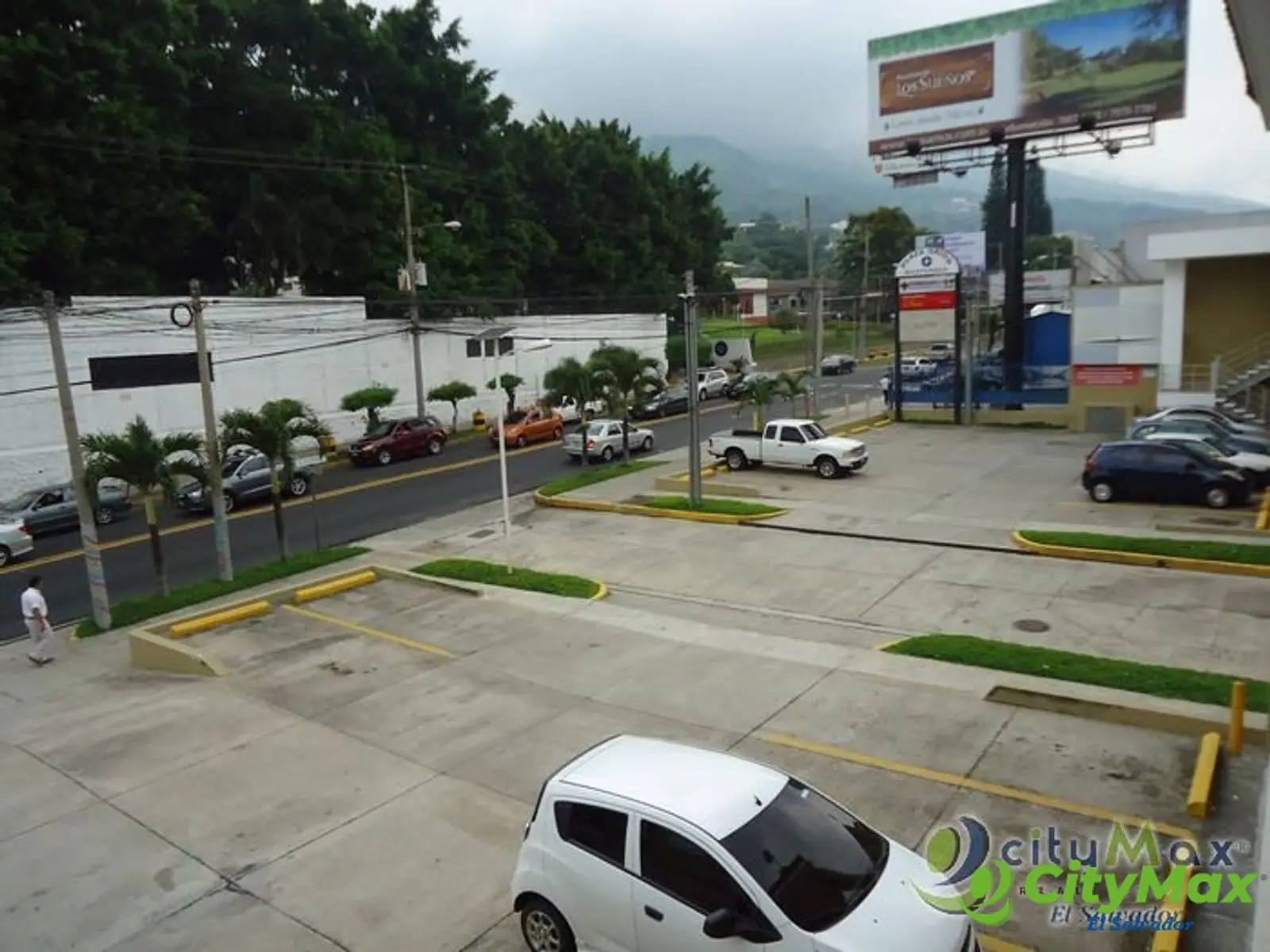 Local de 50 metros en Colonia Escalón frente comercial - foto 3