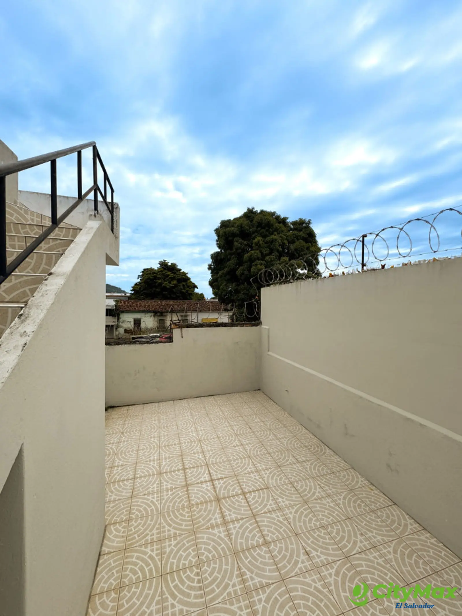 Espacio corporativo en el corazón bancario de Santa Ana - Terraza