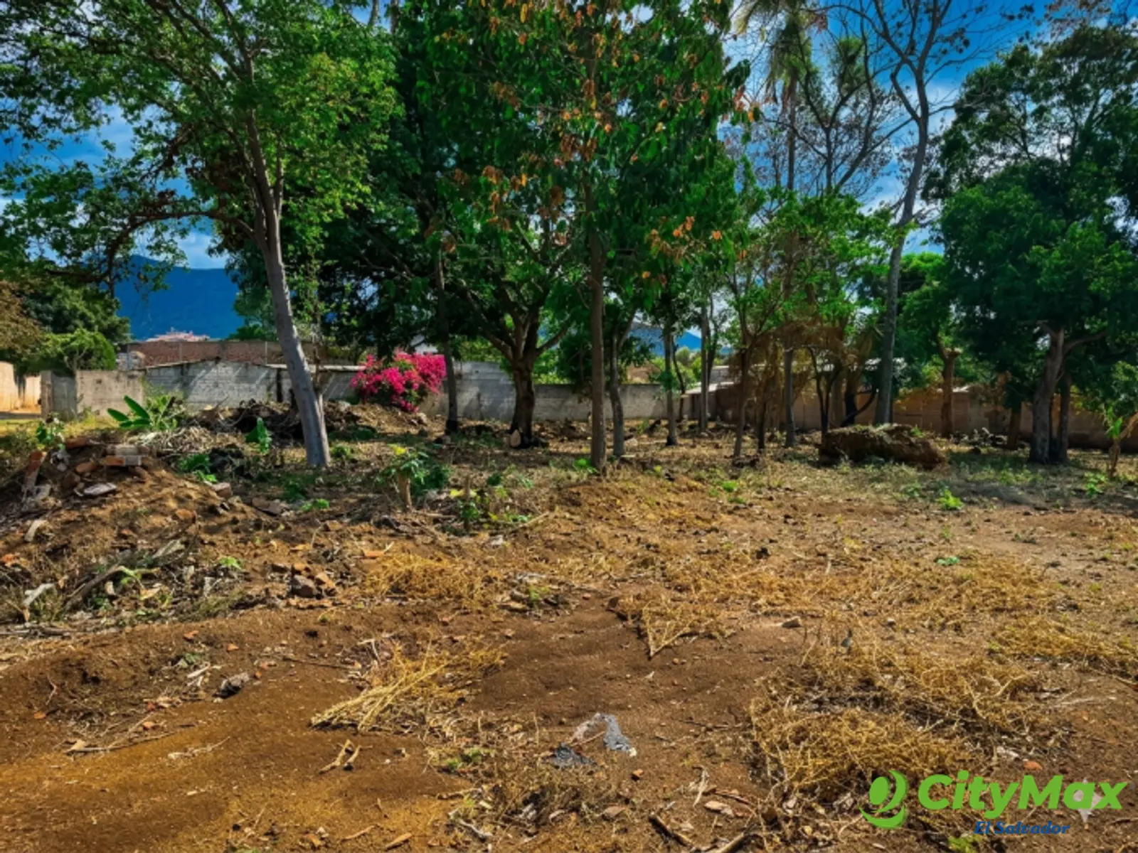 Lote de esquina en venta en El Refugio Ahuachapán - foto 2