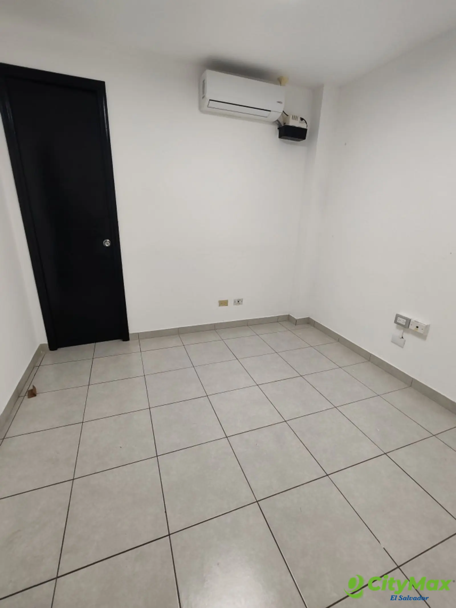 Alquilo propiedad comercial 539 m² Escalón 9 parqueos - foto 6