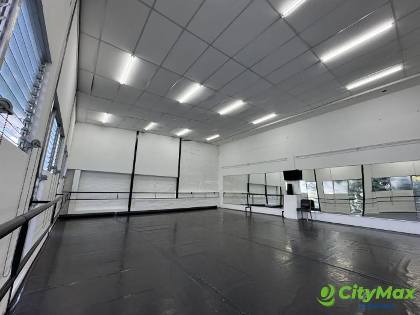 Amplia propiedad comercial en venta en Colonia Escalón - foto 11
