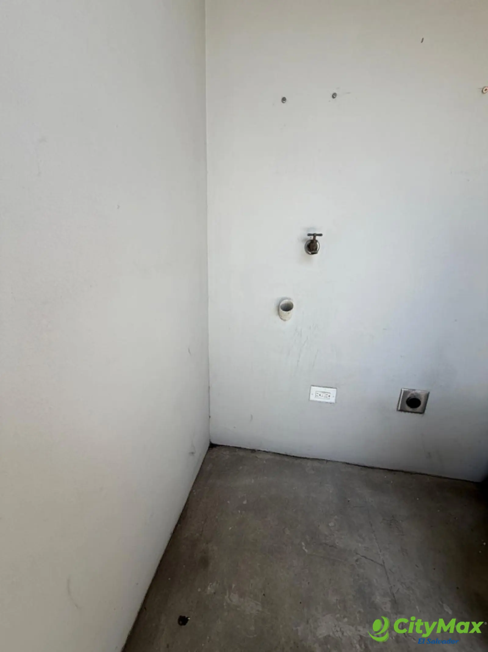 Casa en alquiler en Los Senderos de Opico  - Conexiones para lavadora y secadora