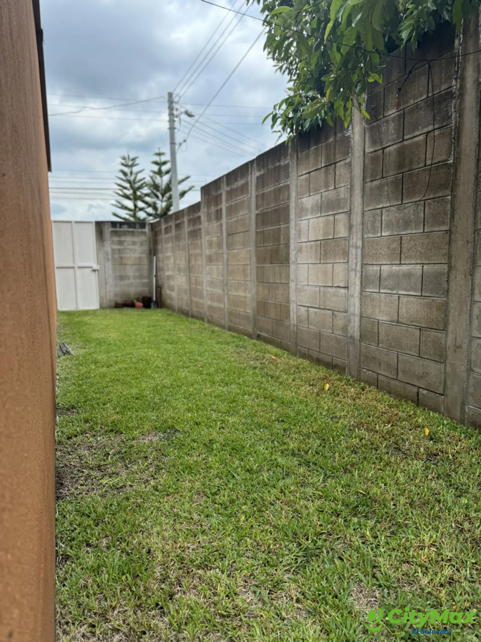 Casa en residencial privado Quintas de San Agustin - Jardin con acceso a frente de la casa