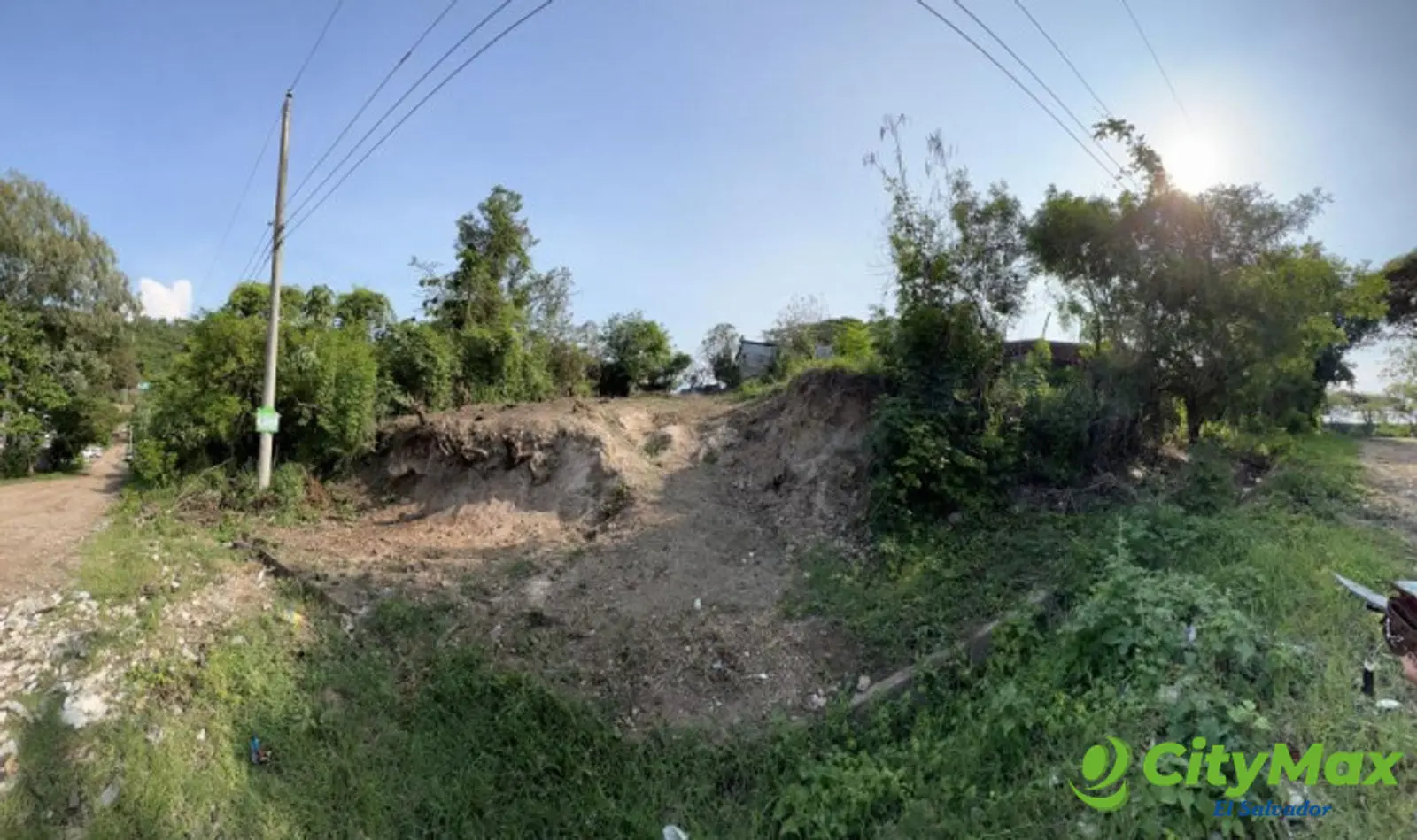 Alquilo amplio terreno en Santa Ana por Escuela Oasis - Frente terreno