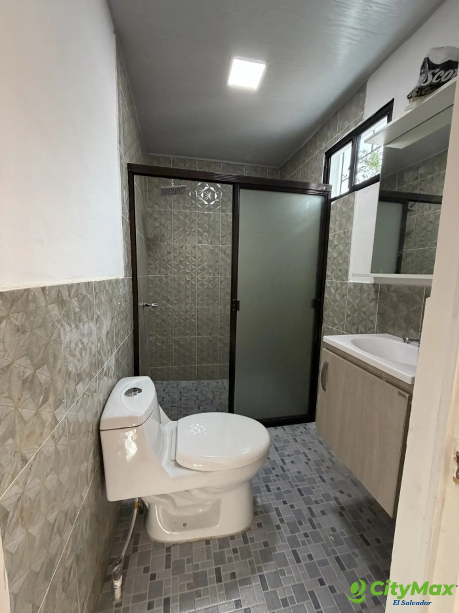Casa a estrenar en venta en El Edén Colón  - Baño habitación principal