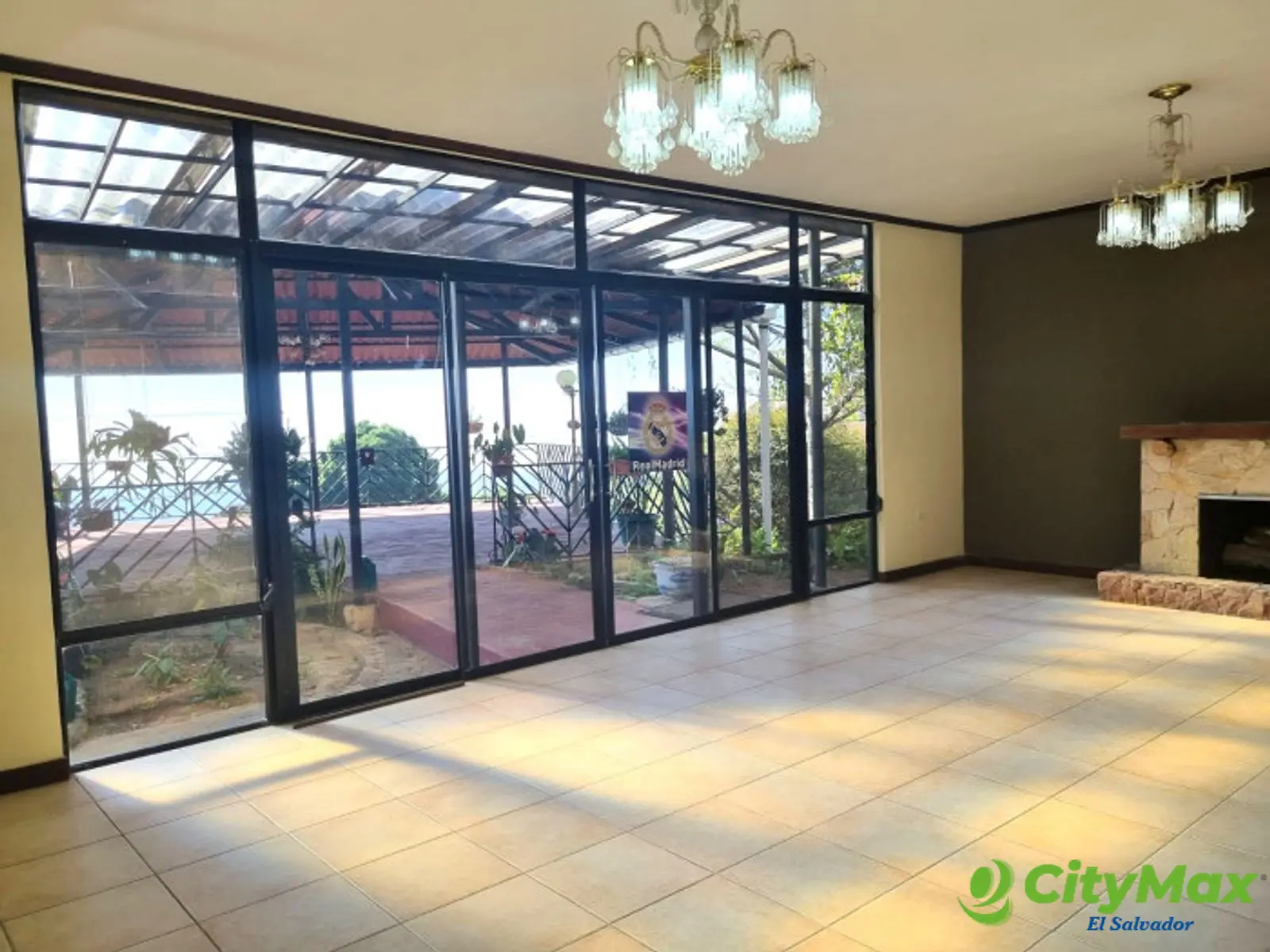 Vendo hermosa casa El Boqueron residencial o comercial - Sala con vista a la terraza