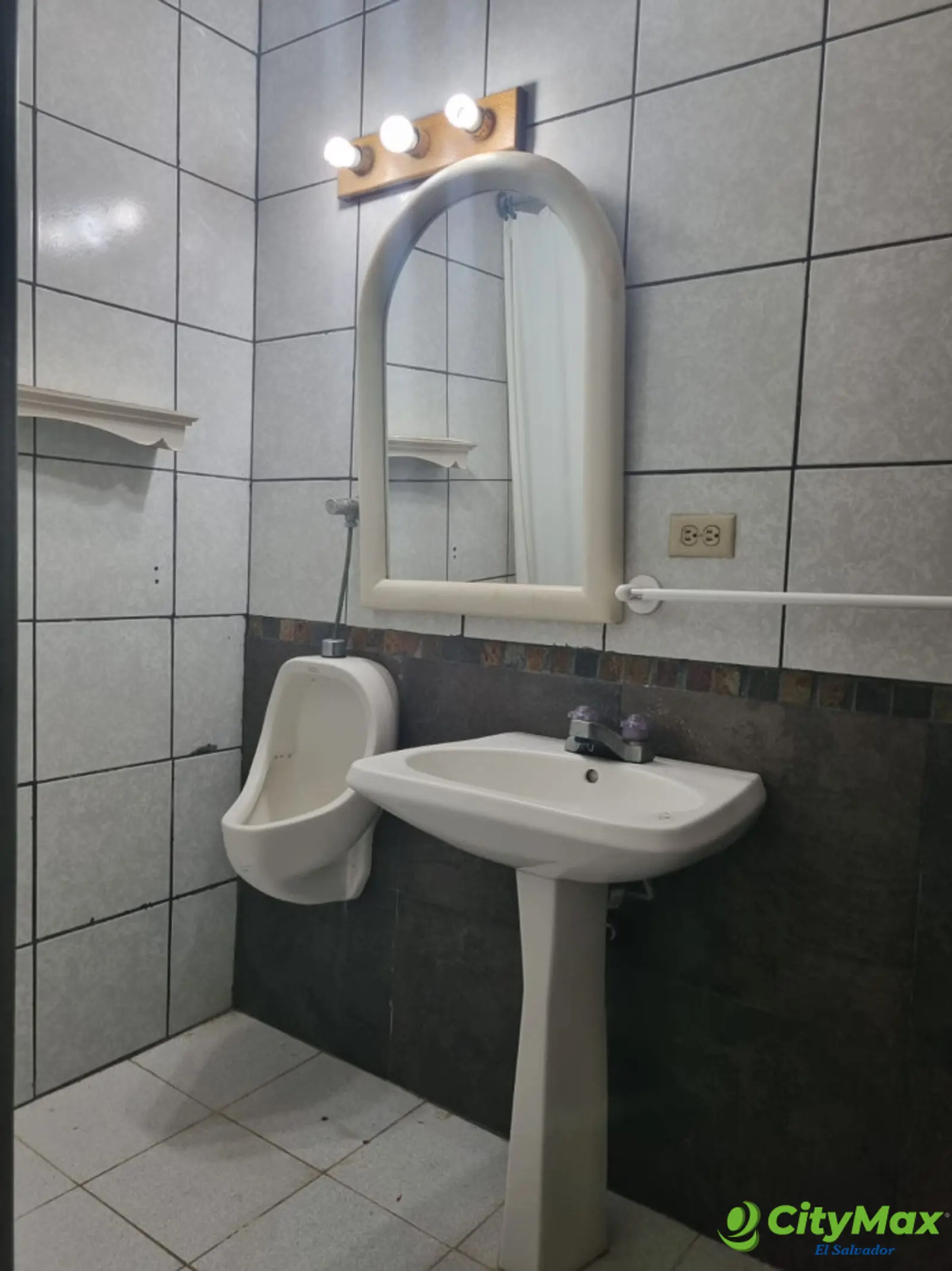 Vendo hermosa casa El Boqueron residencial o comercial - Baños social