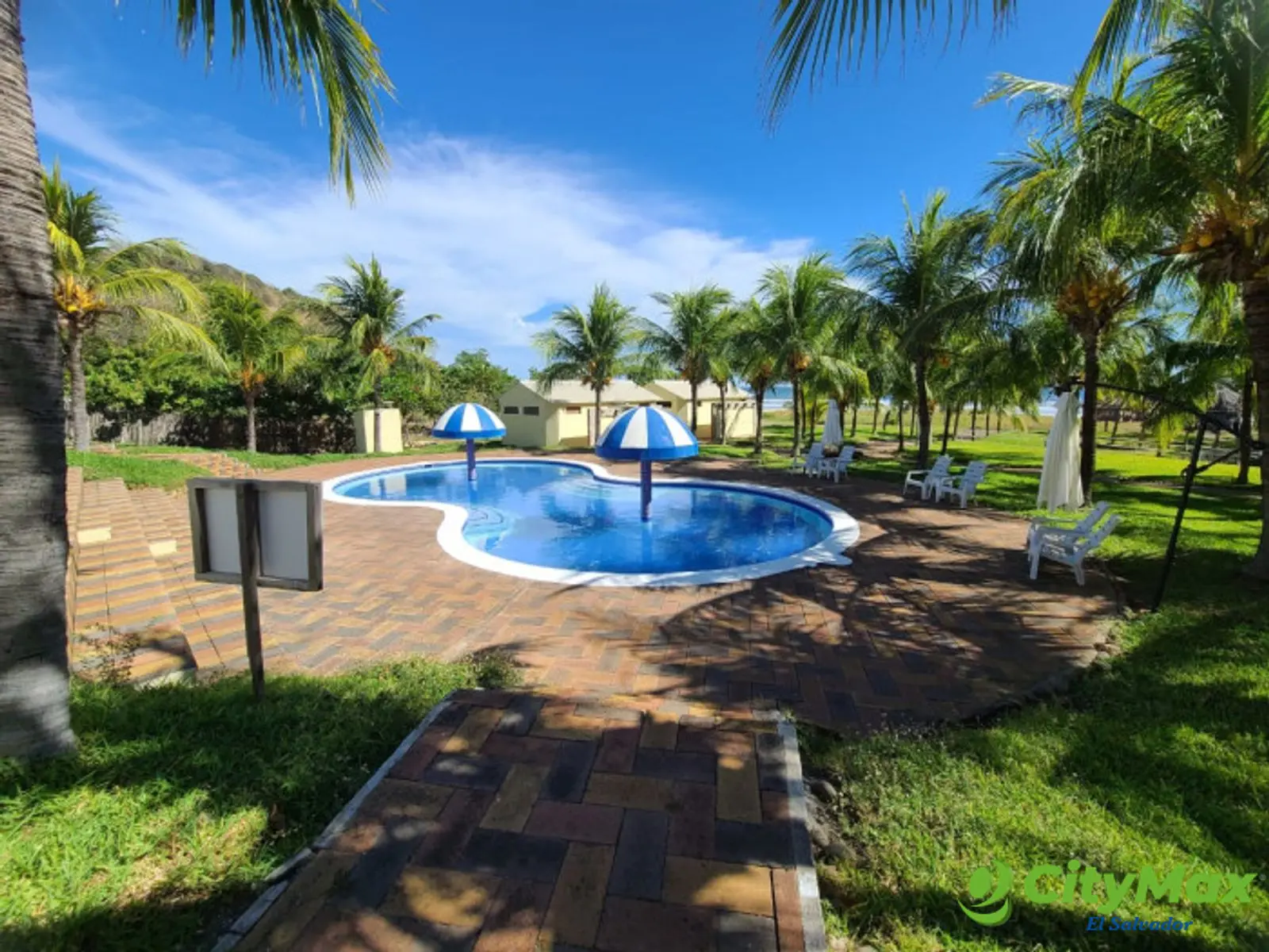 Terreno con construcción y vista al mar en venta - Amenidades del residencial