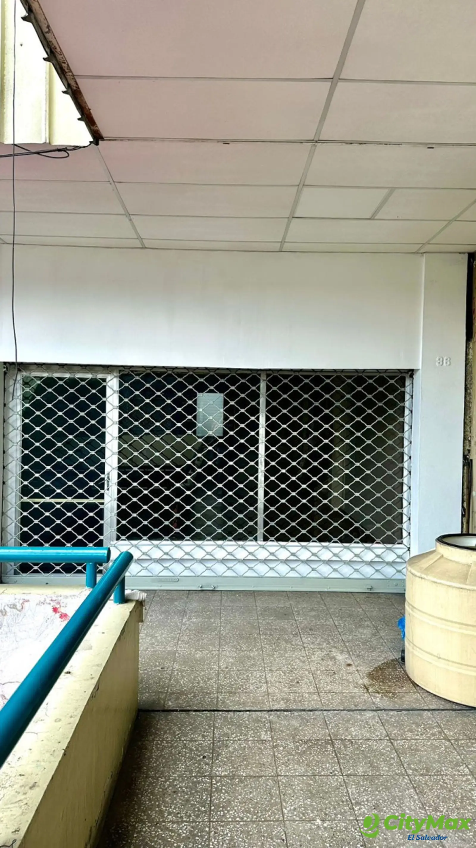 Local en venta en centro comercial Soyapango - foto 4