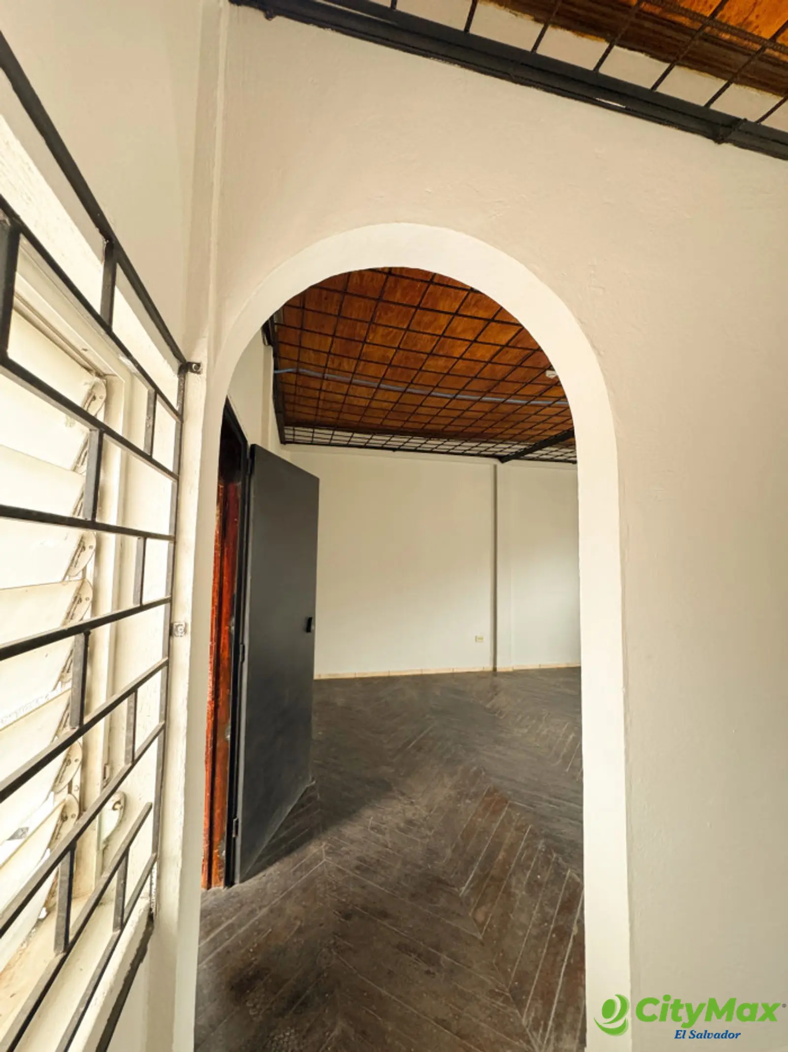 Espacio corporativo en el corazón bancario de Santa Ana - foto 14