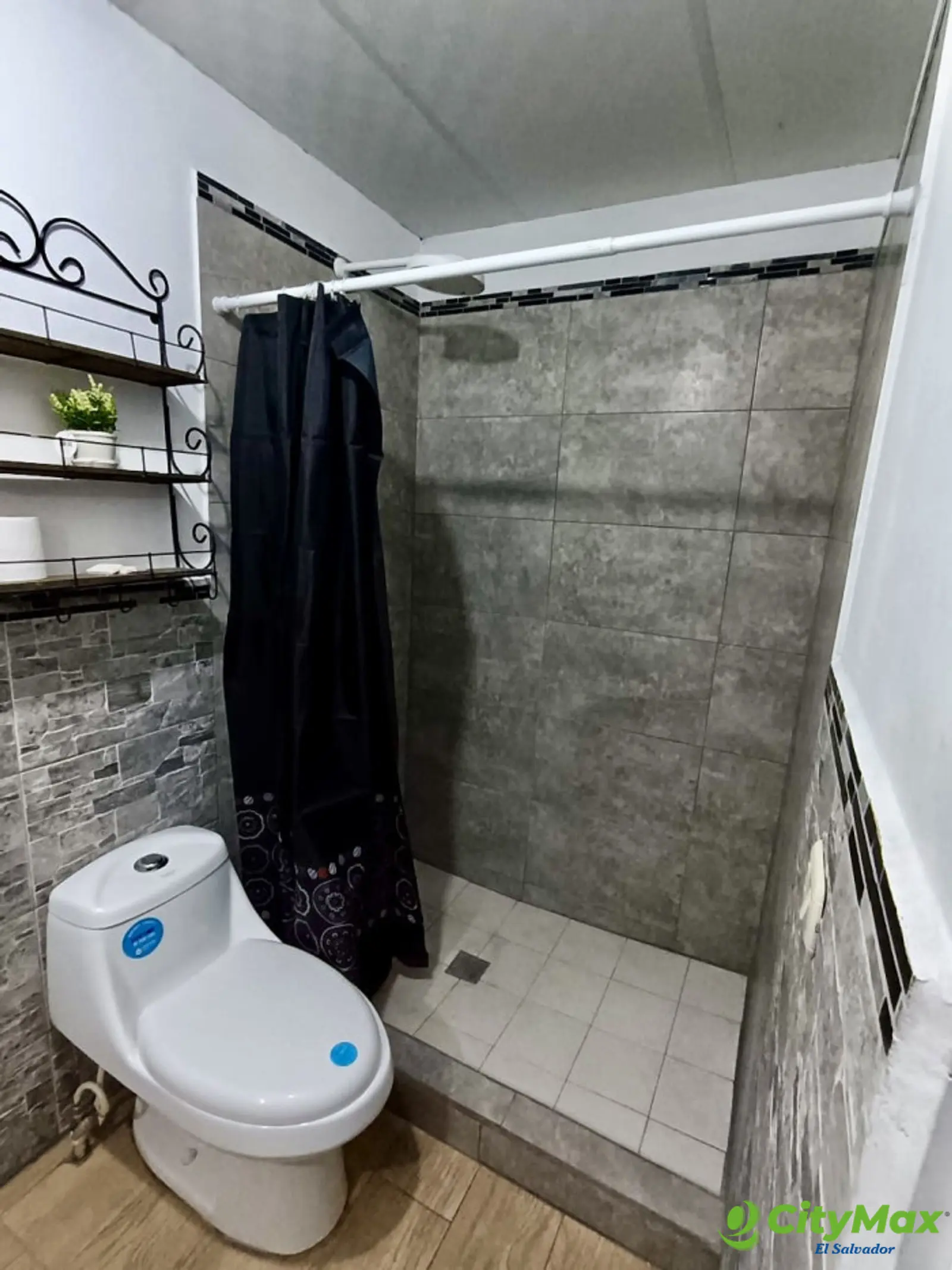 Propiedad con ingresos de $40 mil por año x Metrocentro - Baños completos remodelados