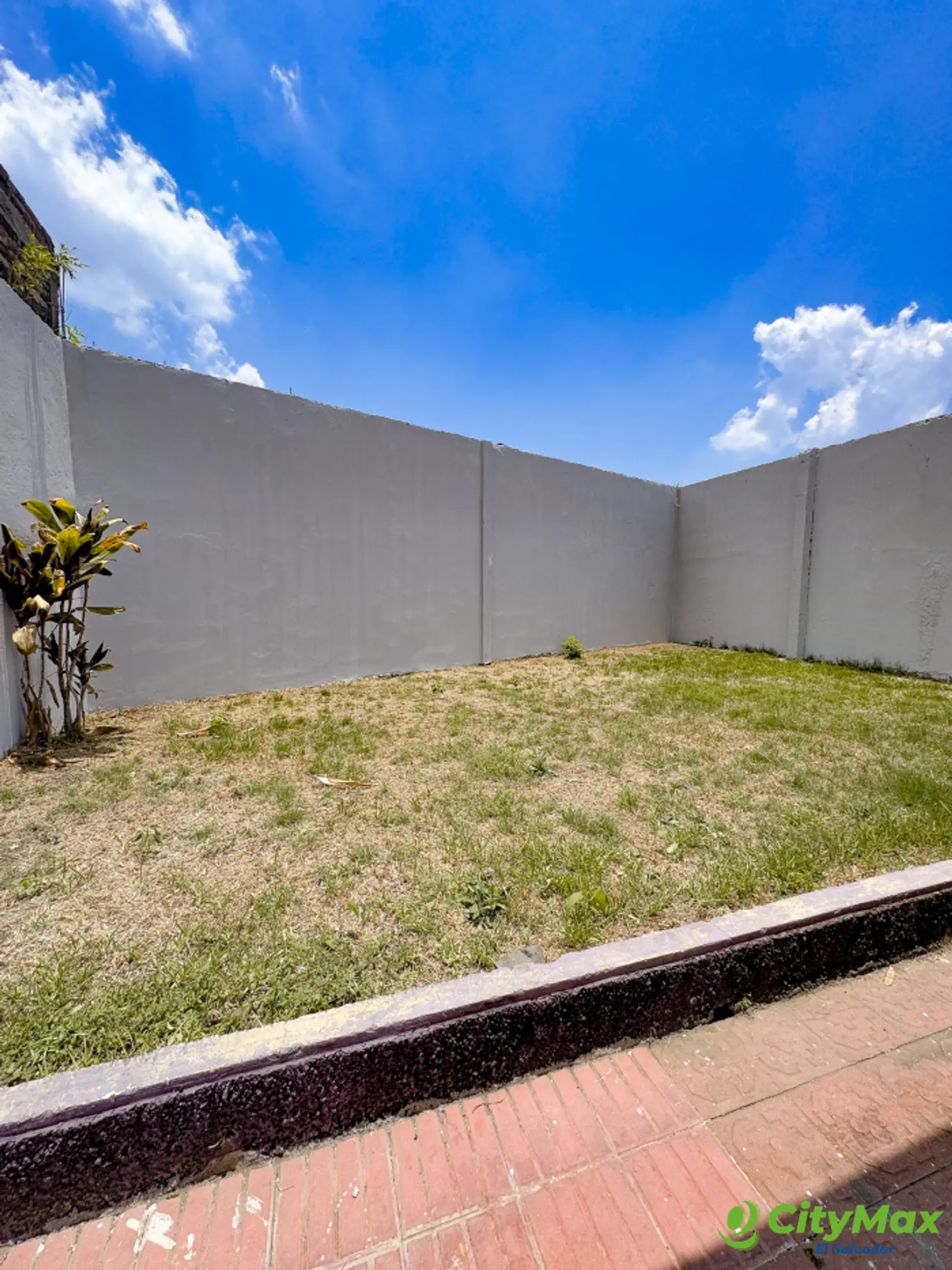 Casa con frente comercial en venta en Santa Ana - foto 18